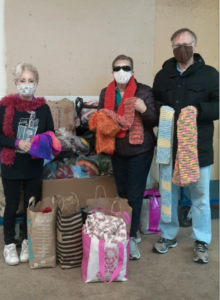 Read more about the article Annette & David donated 400 beautiful hand made  scarves & blankets!!