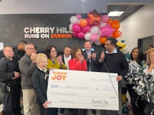 Read more about the article Dunkin Donuts Franchise owner Donated $ 5000 to the Cherry Hill Food Pantry