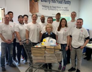 Read more about the article Bank of America employees volunteering at the Pantry.